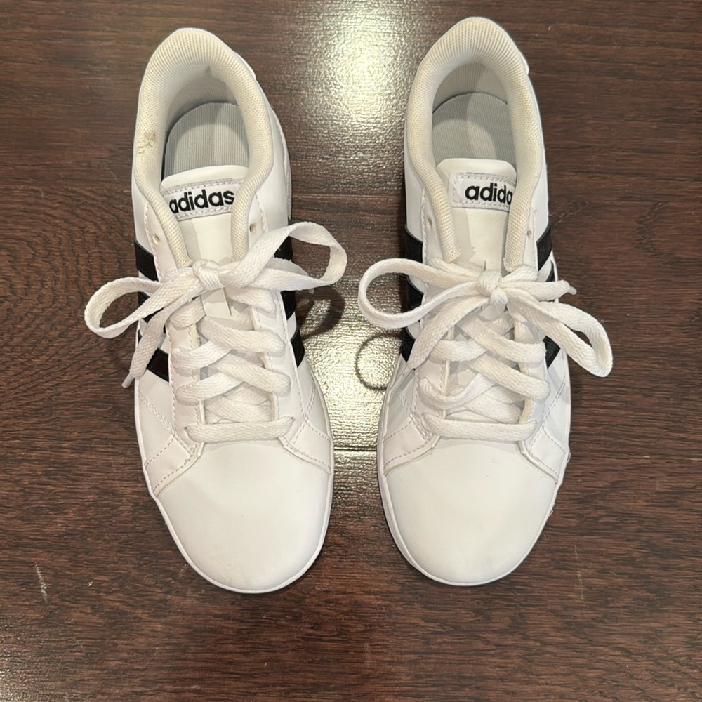 Adidas girls youth shoes worn once
